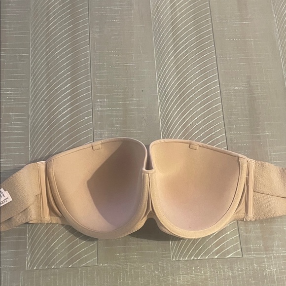 Victoria's Secret Strapless Smooth Nude/Pink Bra - Picture 3 of 3